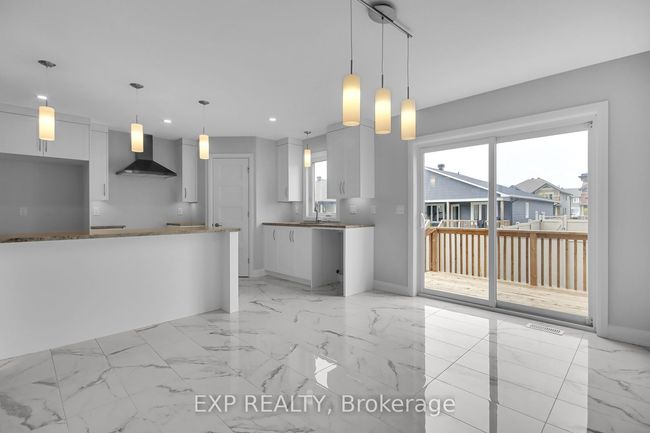 647 Parkview Terr, House other with 4 bedrooms, 4 bathrooms and 6 parking in Russell ON | Image 4