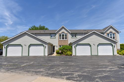 65 Stacy Lynn Ln, Hartford, WI, 53027-1759 | Card Image