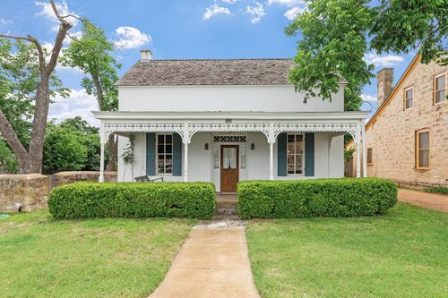 209 W San Antonio St, Fredericksburg, TX, 78624-3741 | Card Image