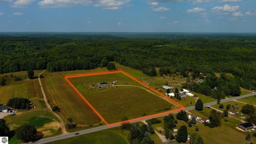 191 E Center Rd, Kingsley, MI, 49649-9672 | Card Image