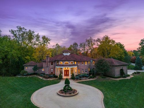 255 Camelot Way, Oakland Twp, MI, 48306-2617 | Card Image