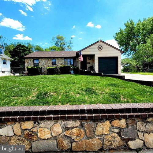 28 E Mill Rd, Maple Shade, NJ, 08052-2840 | Card Image