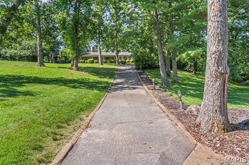 8 Balcon Est, Creve Coeur, MO, 63141-8605 | Card Image