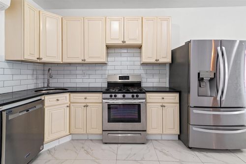 254A Saratoga Ave, Brooklyn, NY, 11233 | Card Image