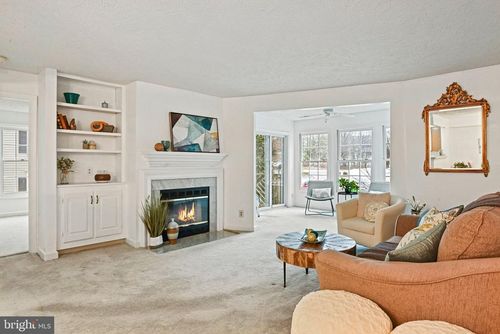 apt-9-12003 Ridge Knoll Dr, FAIRFAX, VA, 22033-4628 | Card Image