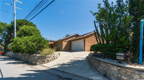 10424 Tujunga Canyon Blvd, Tujunga, CA, 91042-1824 | Card Image