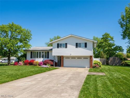 7610 Royal Ridge Dr, Parma, OH, 44129-6013 | Card Image