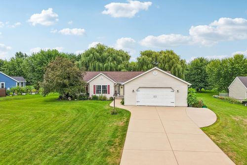 W2055 Summer Hill Dr, Helenville, WI, 53137-9628 | Card Image