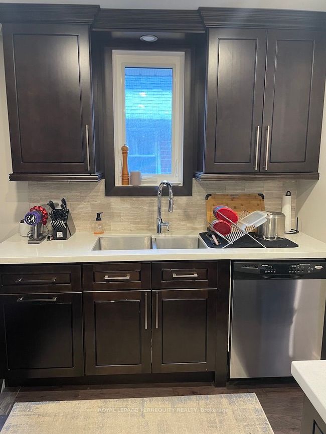UPPER - 69 Burnaby Blvd, Home with 2 bedrooms, 1 bathrooms and 1 parking in Toronto ON | Image 5