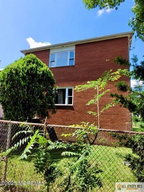 104 Howard St, New Brunswick, NJ, 08901-3571 | Card Image