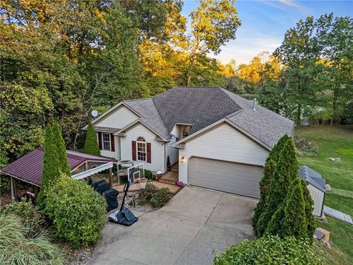 3917 Cayugas Dr, Akron, OH, 44319-3705 | Card Image