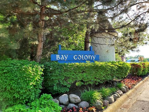 2s-9374 Bay Colony Dr, Des Plaines, IL, 60016-3759 | Card Image