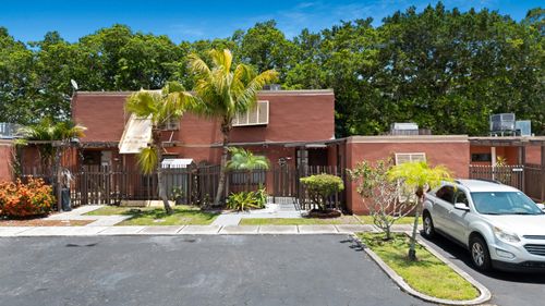 1517 Fairway Rd, Pembroke Pines, FL, 33026-3217 | Card Image
