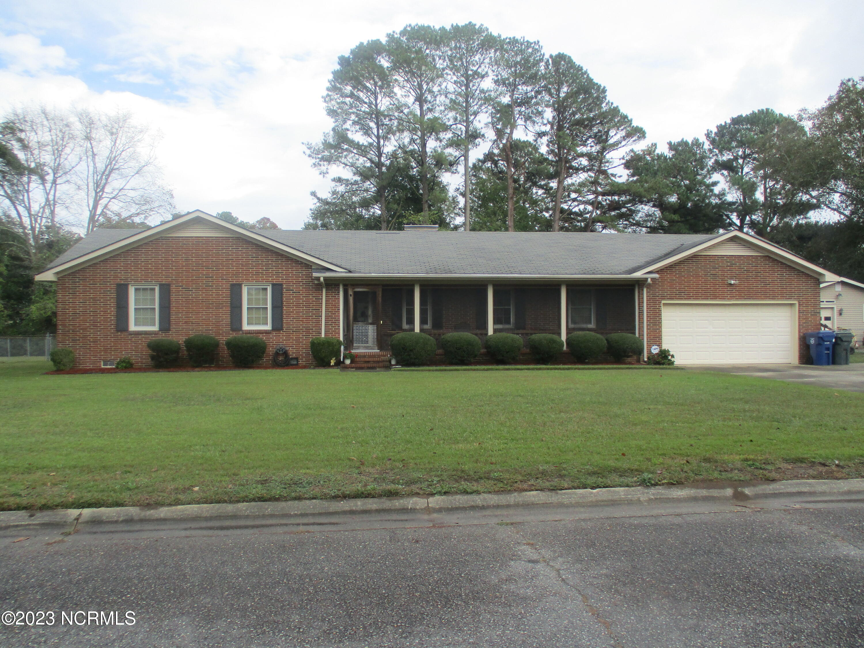 Oakland Dr, Kinston, NC 28504