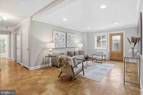 apt-212-200 N Maple Ave, FALLS CHURCH, VA, 22046-4344 | Card Image
