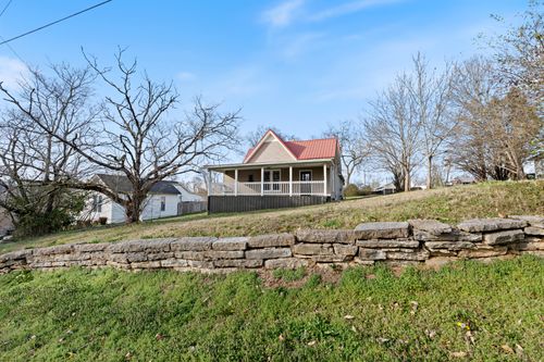 126 W End Ave, Centerville, TN, 37033-1325 | Card Image