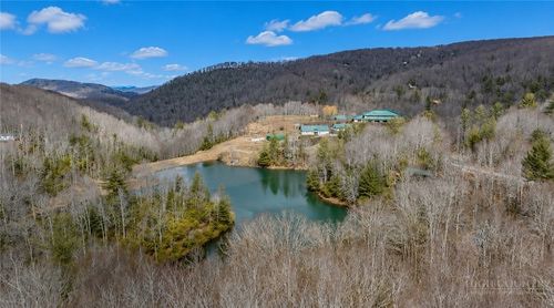 107 Chicory Ln, Beech Mountain, NC, 28604-8052 | Card Image