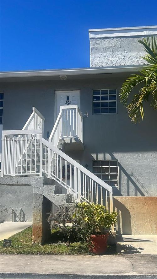 202-4b-438 Ne 210th Circle Ter, Miami, FL, 33179-1854 | Card Image