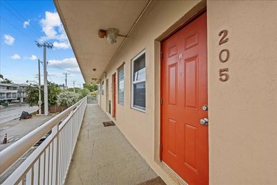 205 - 1510 Se 15th St, Condo with 2 bedrooms, 2 bathrooms and null parking in Fort Lauderdale FL | Image 1