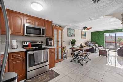 202 - 5625 W 26th Ct, Condo with 2 bedrooms, 1 bathrooms and null parking in Hialeah FL | Image 3