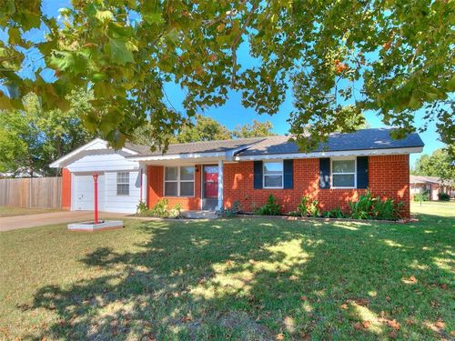 325 E Cedar Ln, Mustang, OK, 73064-4111 | Card Image