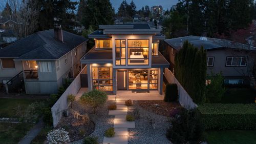 315 E 20th St, North Vancouver, BC, V7L3A8 | Card Image
