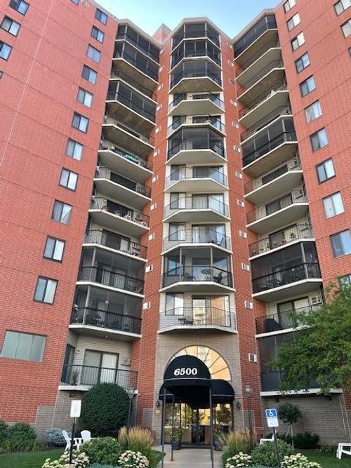 205-6500 Woodlake Drive, Richfield, MN, 55423 | Card Image