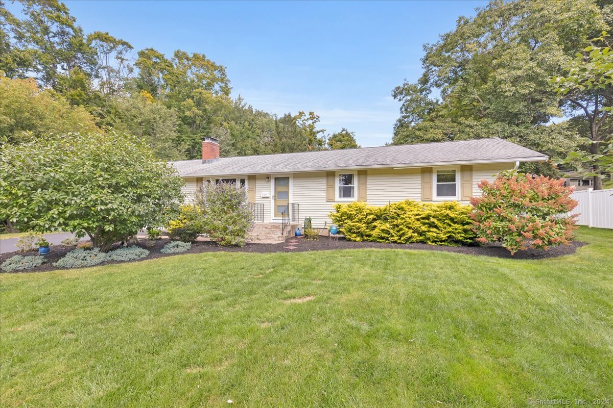 Mountain Rd, Manchester, CT 06040