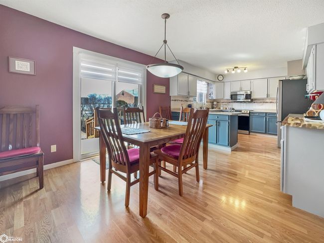 1604 Club View Dr, Home with 3 bedrooms, 2 bathrooms and 2 parking in Hampton IA | Image 8