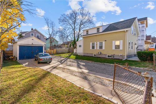 31 Vandewater Street, Providence, RI, 02908 | Card Image