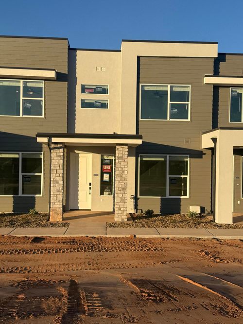 1054 E Malibu Lane, Washington, UT, 84780 | Card Image