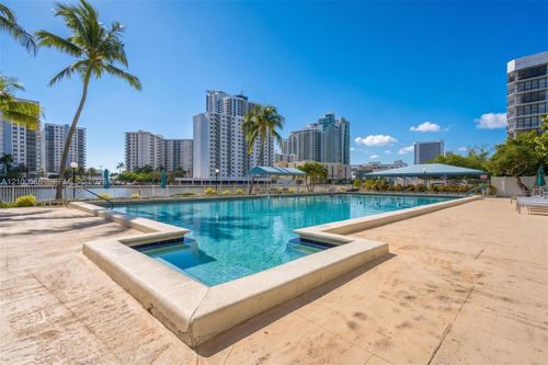 627-1000 Parkview Dr, Hallandale Beach, FL, 33009-8916 | Card Image