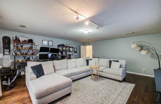 Downstairs bonus room | Image 20