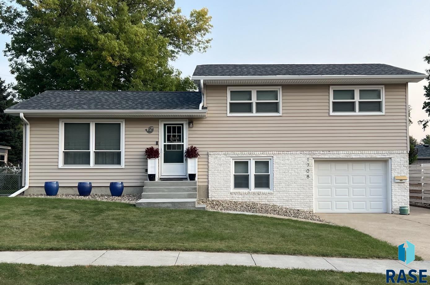 Riverdale Rd, Sioux Falls, SD 57105