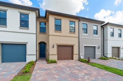 8663 Escue Street, Townhouse with 3 bedrooms, 2 bathrooms and null parking in Lake Worth FL | Image 2