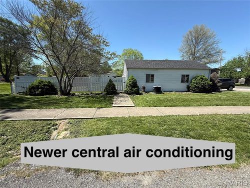 310 W Spring Street, Staunton, IL, 62088 | Card Image
