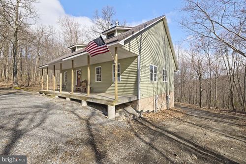 8620 Monns Gap Rd, WAYNESBORO, PA, 17268-9759 | Card Image