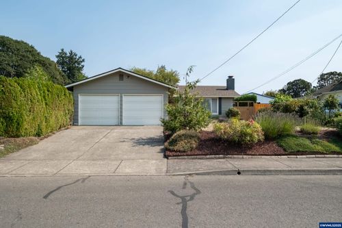 561 N 3rd St, Jefferson, OR, 97352-9236 | Card Image