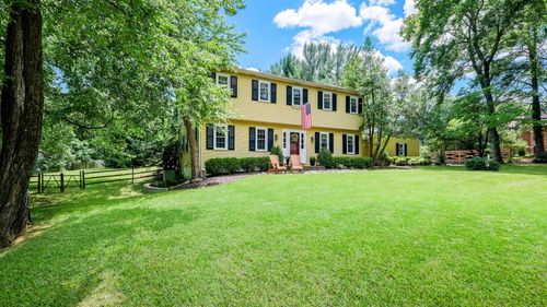 17 Stringer Dr, DOYLESTOWN, PA, 18901-3236 | Card Image