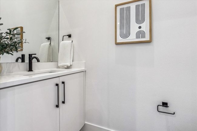 102 - 2138 Lovedale Ave, Condo with 2 bedrooms, 3 bathrooms and null parking in Dallas TX | Image 15