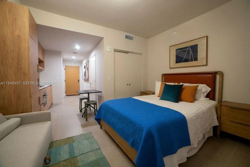 1908-11 Ne 6th St, Miami, FL, 33132 | Card Image