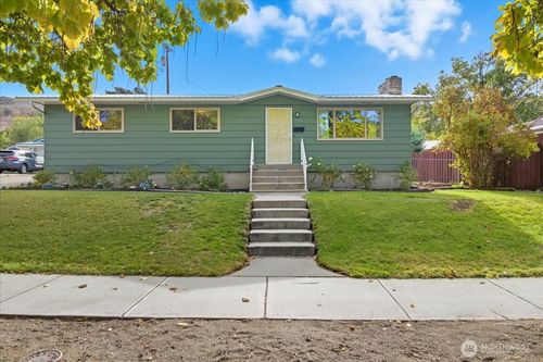 1025 River Dr, Coulee Dam, WA, 99116-1121 | Card Image