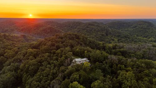 663 Hunters Trl, Nashville, TN, 37209-5627 | Card Image