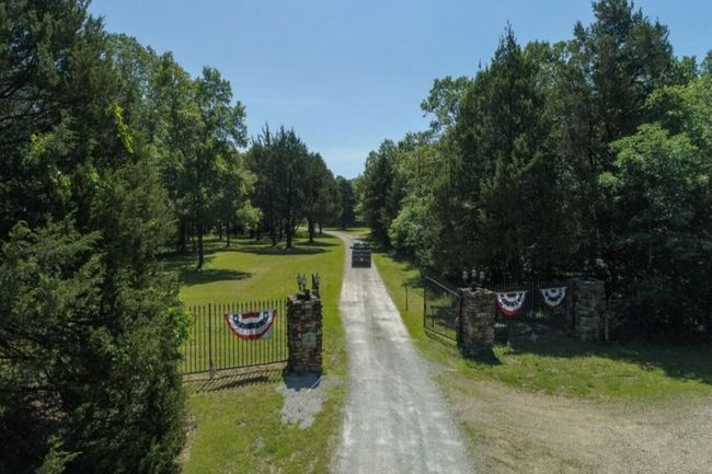 Shared gated entrace to Landings North S | Image 50