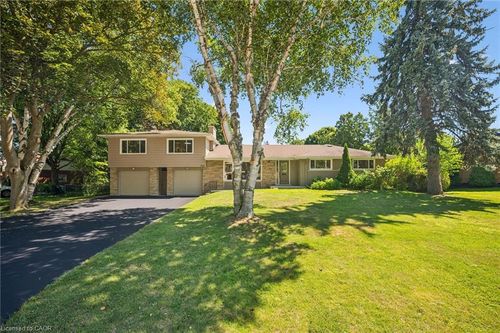 636 Iroquois Ave, Ancaster, ON, L9G3B4 | Card Image