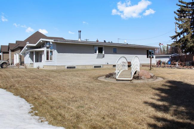 4801 49 Avenue, Home with 3 bedrooms, 2 bathrooms and 2 parking in Forestburg AB | Image 29