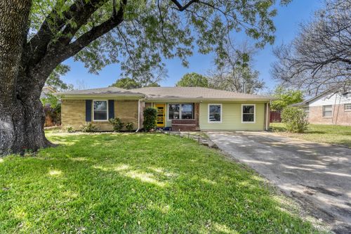 13533 Charcoal Lane, Farmers Branch, TX, 75234 | Card Image