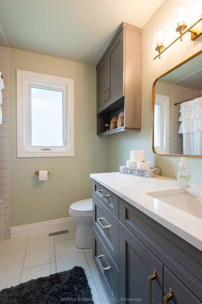4062 Bluepoint Dr, House other with 3 bedrooms, 3 bathrooms and 4 parking in Town Of Plympton Wyoming ON | Image 31