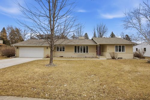 2708 11th St S, Fargo, ND, 58103-6008 | Card Image
