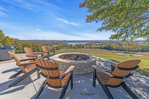 2202 Darks Mill Rd, Columbia, TN, 38401-7262 | Card Image